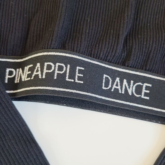 Pineapple Dance Studios Ribbed Black Long Sleeve Cropped Top M (Size 9/10) - Picture 4 of 8